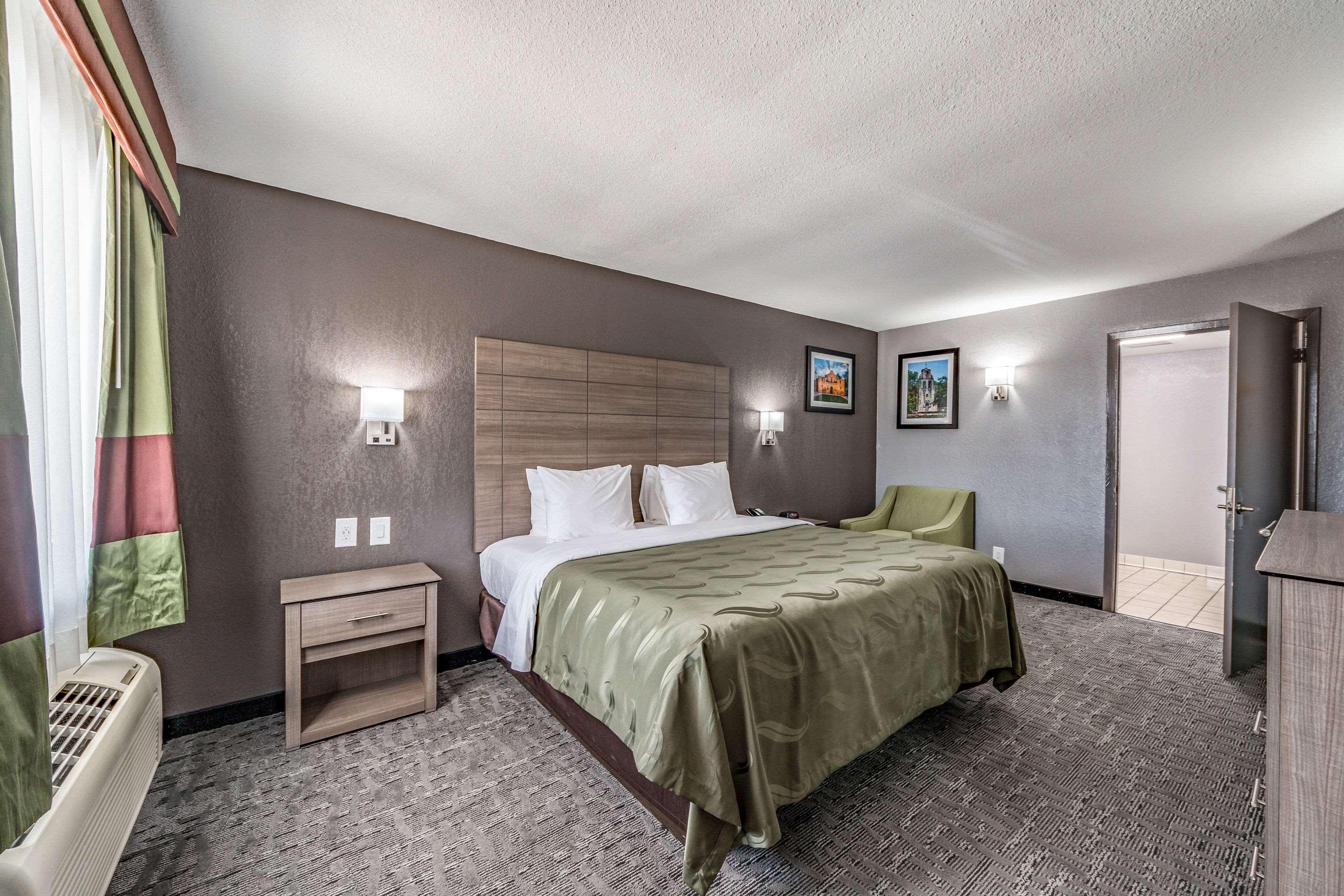Quality Inn I-10 East Near Frost Bank Center San Antonio Eksteriør bilde