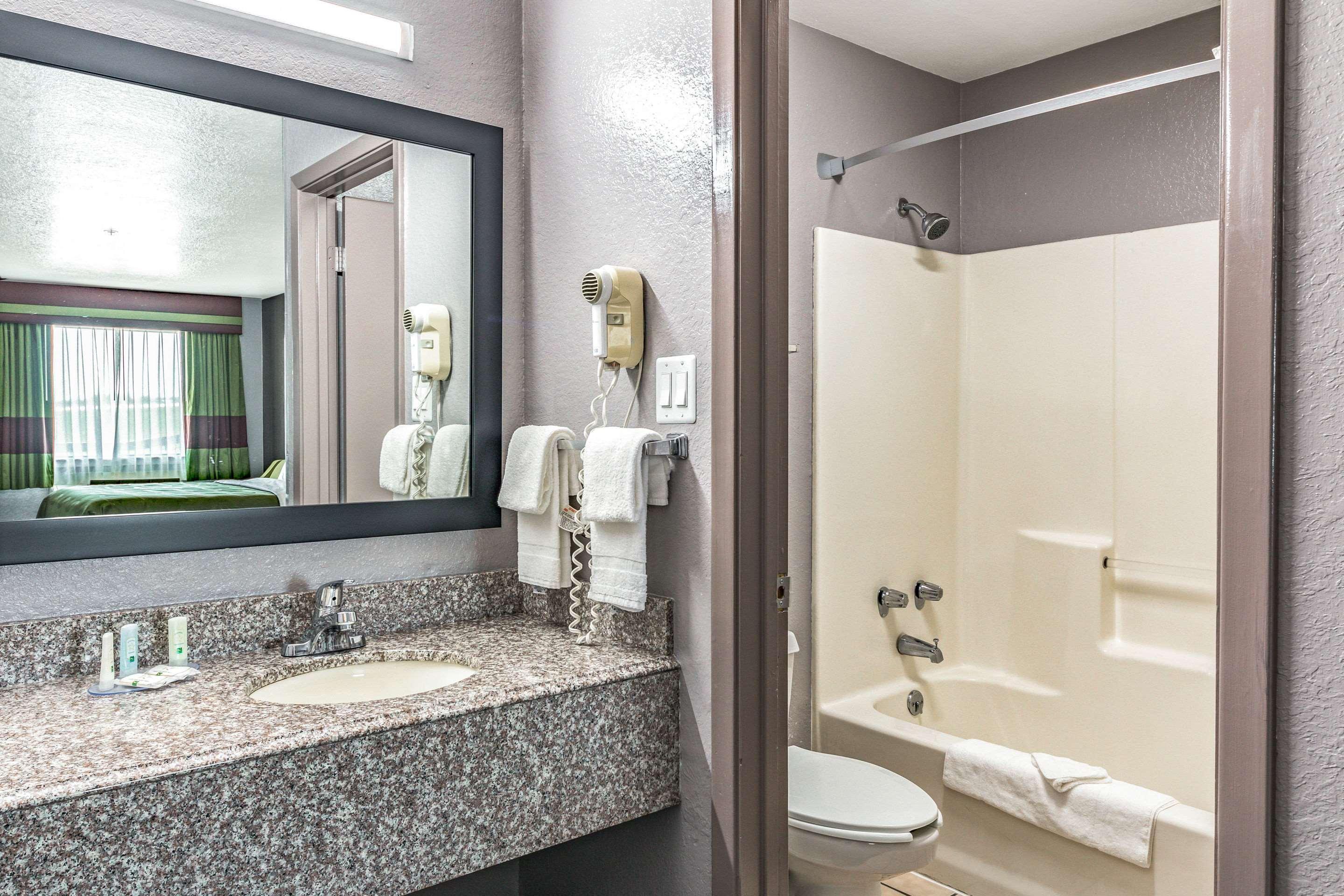 Quality Inn I-10 East Near Frost Bank Center San Antonio Eksteriør bilde