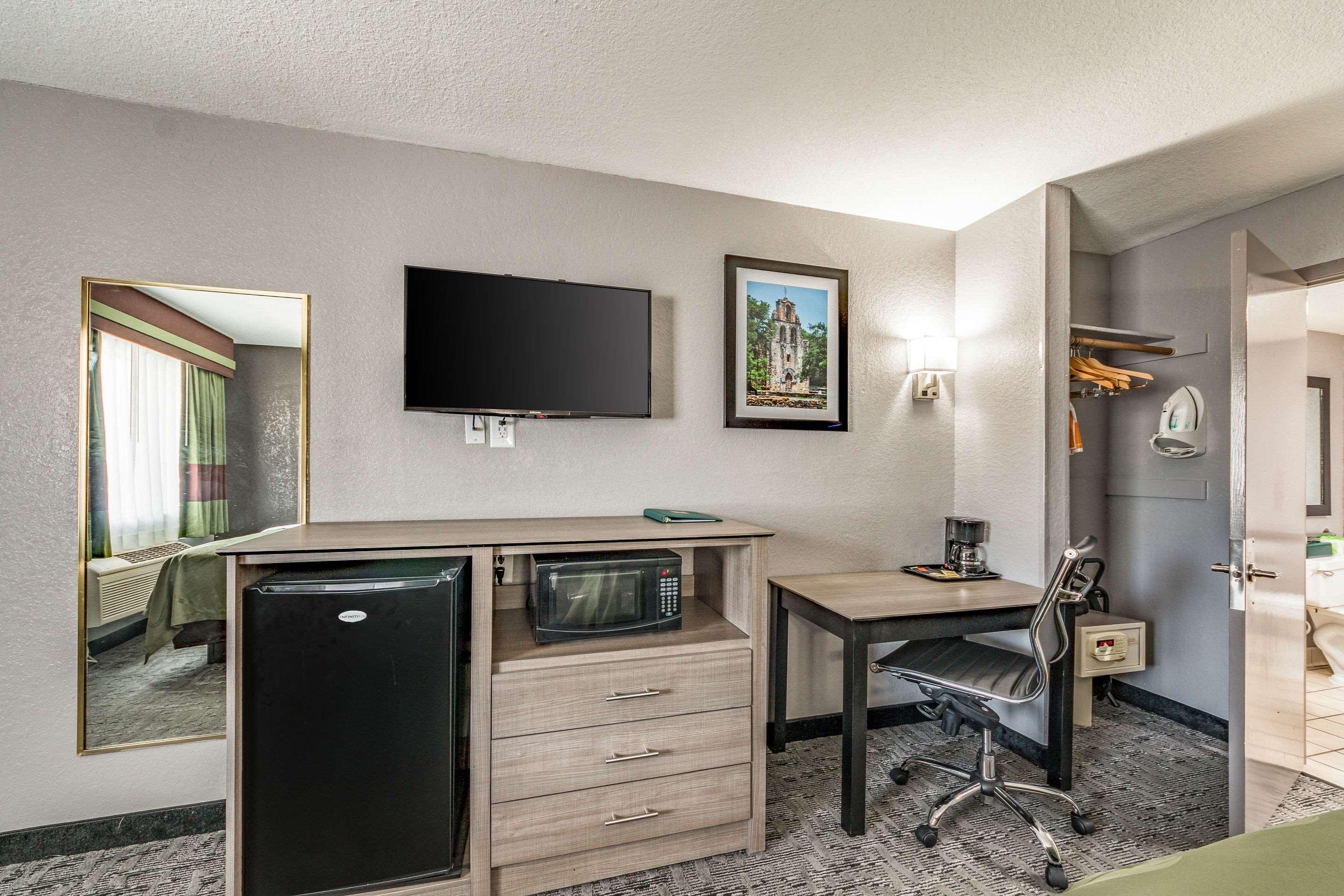Quality Inn I-10 East Near Frost Bank Center San Antonio Eksteriør bilde